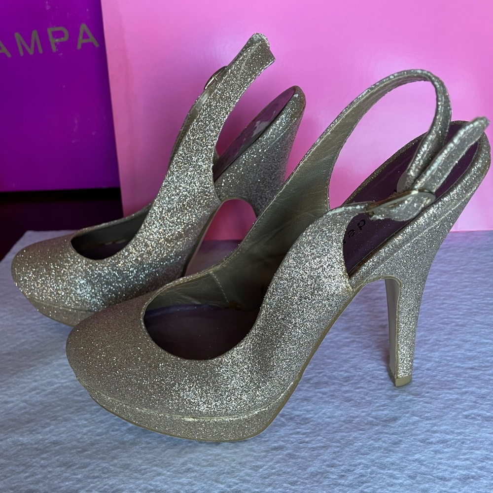 Madden Girl sexy gold heels